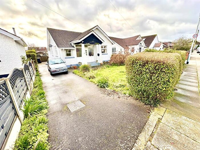 2 Bedroom Bungalow For Sale In First Avenue, Farlington, Portsmouth, PO6