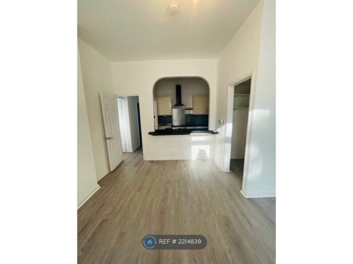 2 Bedroom Flat To Rent In Merton Road, London, SW19
