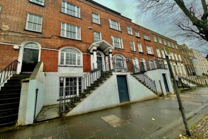 3 Bedroom Flat To Rent In New Road, Chatham, ME4