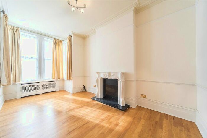 1 Bedroom Flat To Rent In Lakeside Road, Brook Green, London, W14