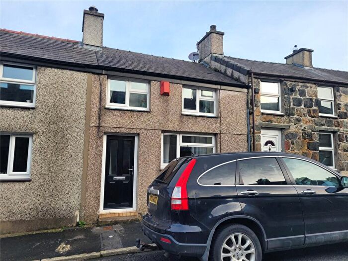 2 Bedroom House To Rent In Rhedyw Road, LL54