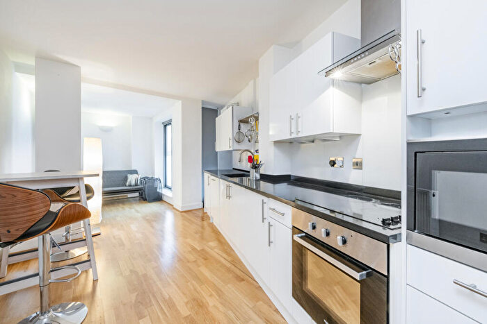 1 Bedroom Flat To Rent In Goswell Road, Angel, EC1V