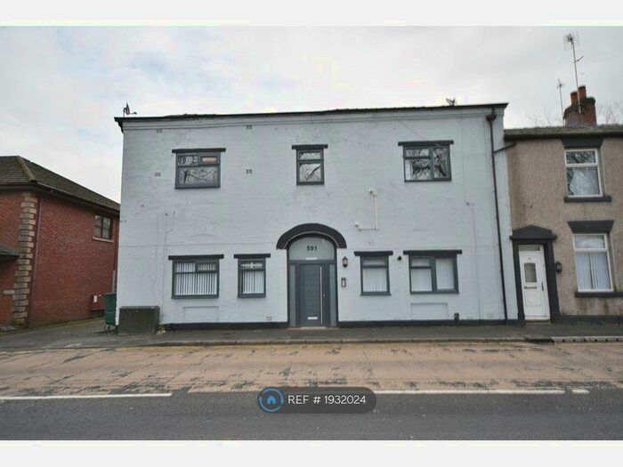Studio To Rent In Oldham Road, Rochdale, OL16