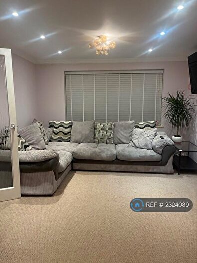 3 Bedroom Semi-Detached House To Rent In Ray Lea Close, Maidenhead, SL6