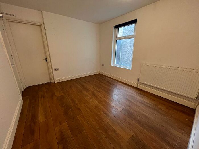 7 Bedroom Semi-Detached House To Rent In Whalebone Lane South, Dagenham, RM8