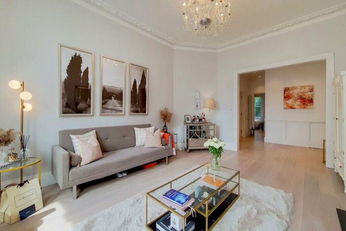 2 Bedroom Flat To Rent In Coleherne Road, Earls Court, London, SW10