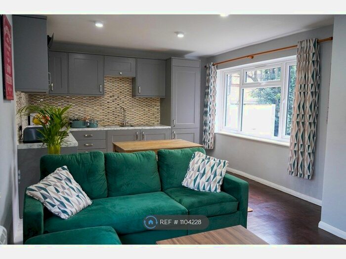 2 Bedroom Flat To Rent In Denmark Avenue, London, SW19