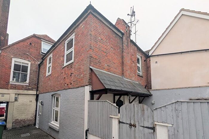 2 Bedroom House For Sale In West Street, Fareham, PO16