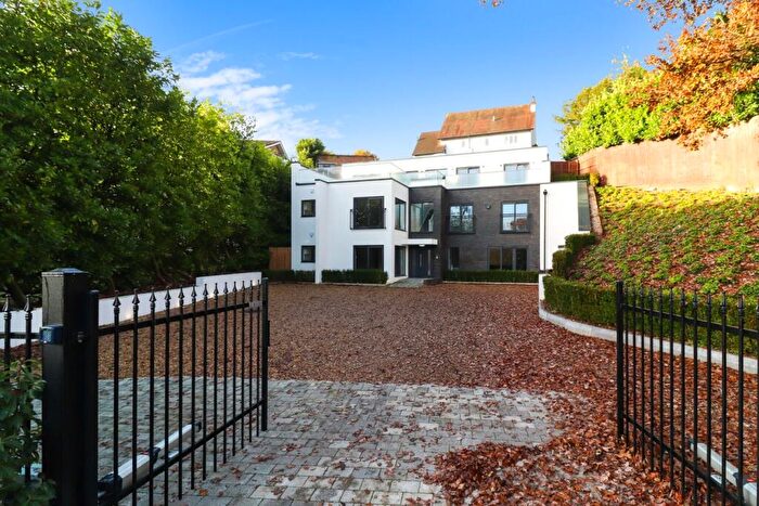 2 Bedroom Apartment For Sale In Lower Road, Gerrards Cross, SL9