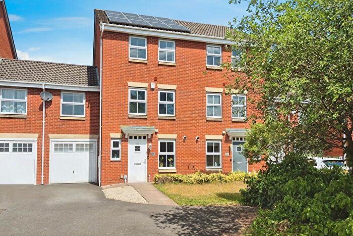 4 Bedroom Semi-Detached House For Sale In Temple Way, Oldbury, B69