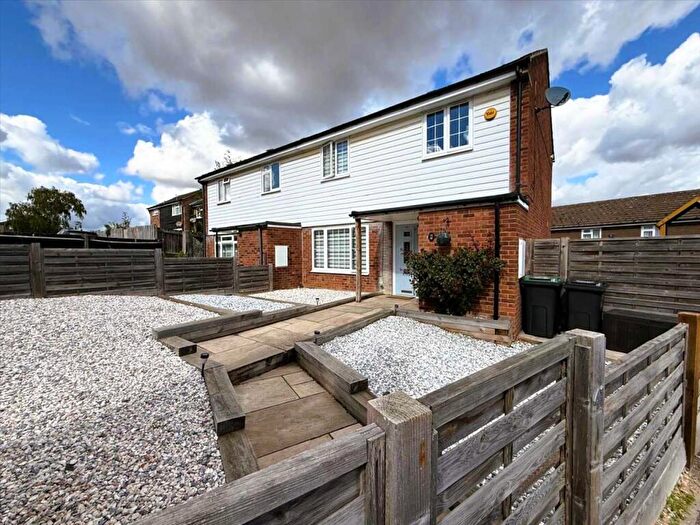 3 Bedroom Semi Detached House For Sale In Caxton Close, Hartley, Longfield, DA3