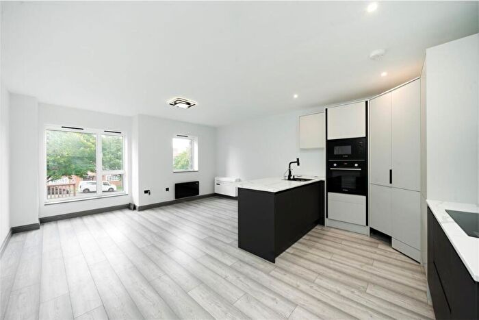 2 Bedroom Flat To Rent In Colney Hatch Lane, London, N10