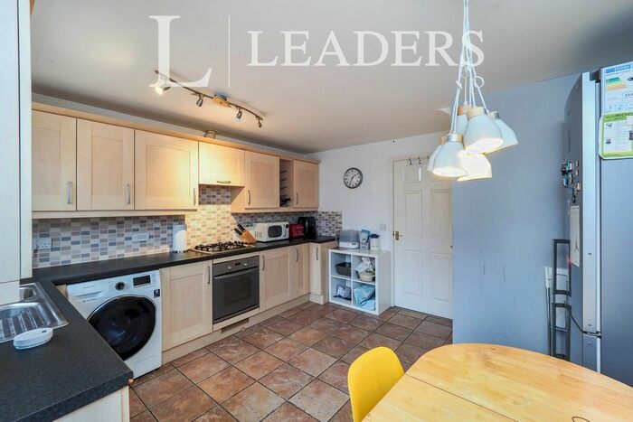 4 Bedroom Town House To Rent In Pavior Road, Nottingham, NG5