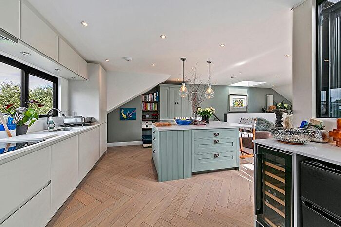 3 Bedroom Flat To Rent In Cresswell Road, Twickenham, TW1