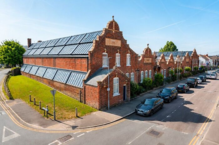 2 Bedroom Flat For Sale In Sutton Road, St. Albans, AL1