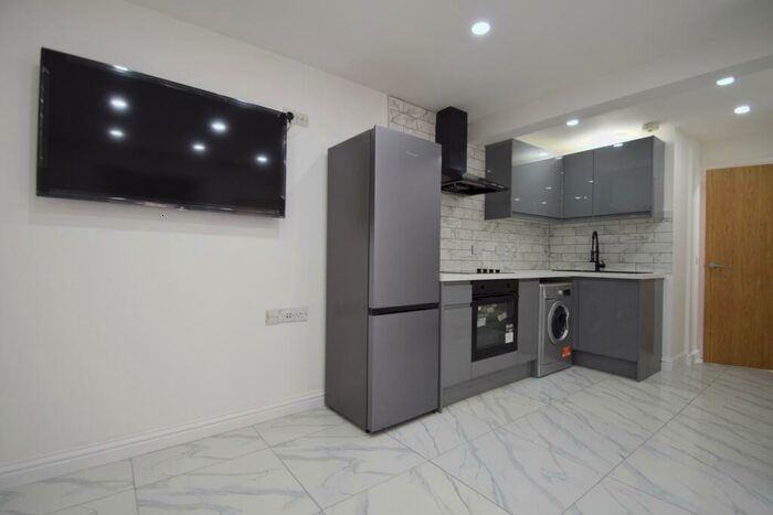 1 Bedroom Flat To Rent In Newport Road, Roath, CF24