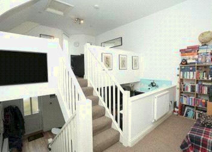 2 Bedroom Flat To Rent In High Street, Dover, Kent, CT16