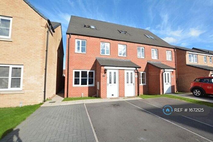 3 Bedroom End Of Terrace House To Rent In Plover Way, Scunthorpe, DN16