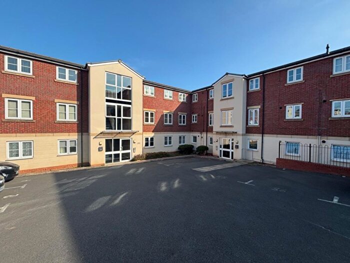 2 Bedroom Flat To Rent In Dixon Close, Redditch, B97