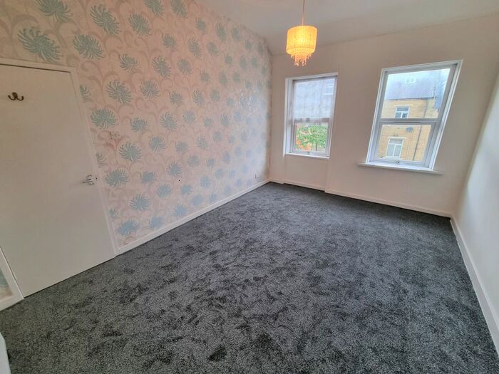 2 Bedroom Flat To Rent In St Paul's Road, Bradford BD8