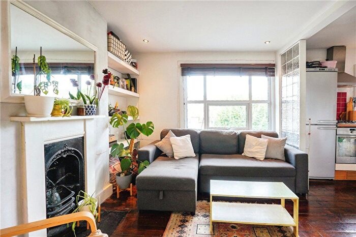 2 Bedroom Flat For Sale In Falcon Road, Battersea, London, SW11