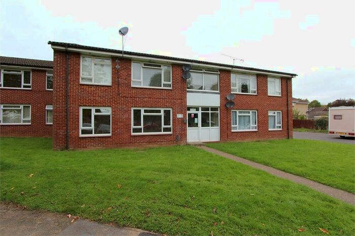 2 Bedroom Flat To Rent In Simmons Close, Hedge End, Southampton, SO30