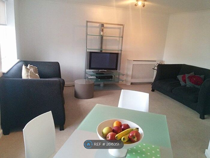 2 Bedroom Flat To Rent In Chiswick, London, W4