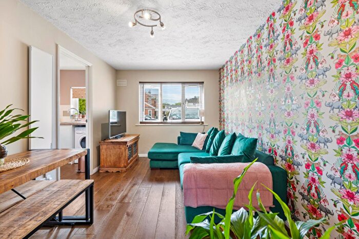 1 Bedroom Flat To Rent In Ref: Se - Station Approach, Earslwood, RH1