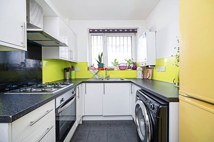 1 Bedroom Flat For Sale In Stothard House, Amiel Street, Whitechapel, London, E1