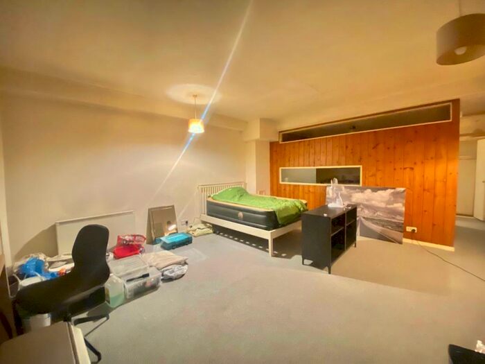 Apartment To Rent In Colleton Drive, Twyford, RG10