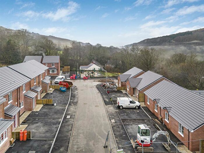 3 Bedroom Semi-Detached House For Sale In Clos Yr Ysgol, Clyne, Neath, SA11