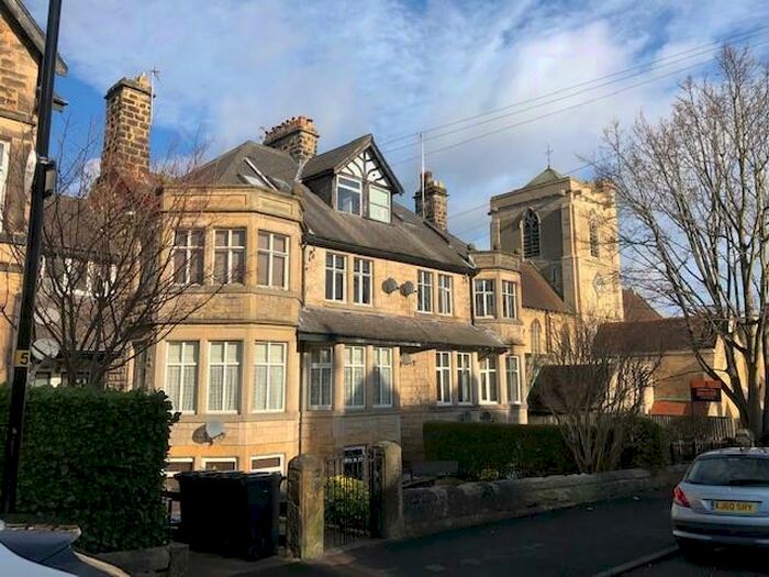 3 Bedroom Apartment To Rent In West Cliffe Grove, Harrogate, HG2