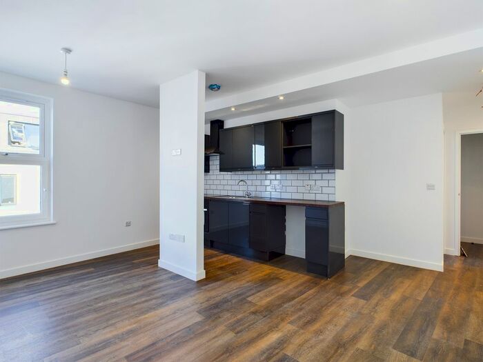 1 Bedroom Flat To Rent In High Street, Cheltenham, Gloucestershire, GL50