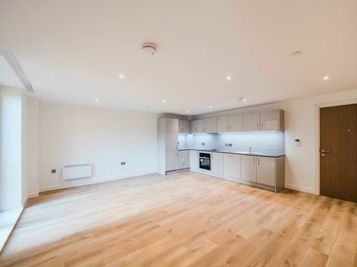 2 Bedroom Apartment To Rent In Flat :: The Quarters, M1