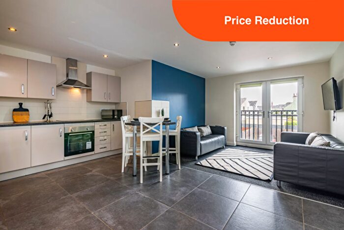 4 Bedroom Flat To Rent In Lord Tennyson // Bed & Bath // Ensuites // Sept, LN1