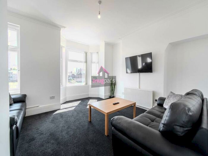 6 Bedroom House To Rent In Weaste Lane, Salford, M5