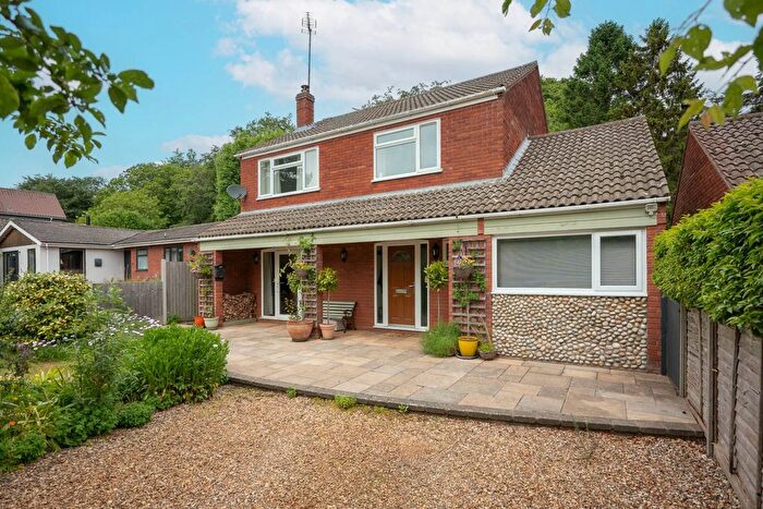 4 Bedroom Detached House For Sale In Beechwood Avenue, Aylmerton, NR11