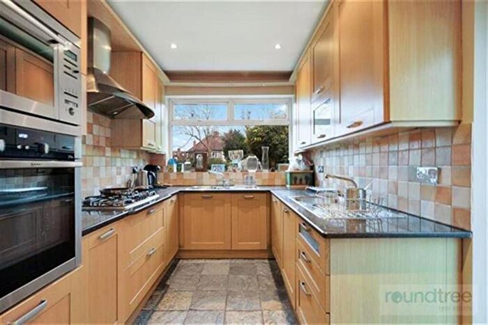 4 Bedroom House For Sale In Tenterden Drive, Hendon, NW4