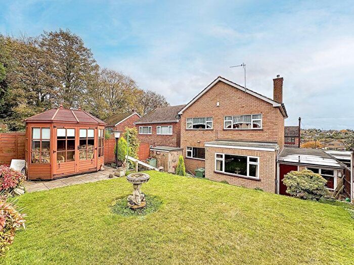 3 Bedroom Detached House For Sale In High Arcal Drive, Woodsetton, DY3