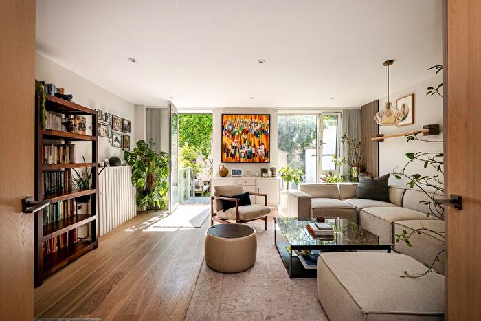 3 Bedroom Detached House To Rent In Printers Road, London, SW9