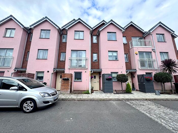 4 Bedroom Town House To Rent In Adams Drive, Willesborough, TN24