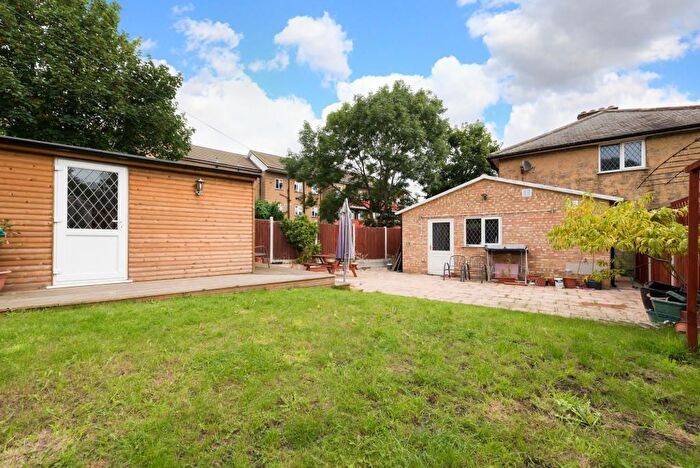 4 Bedroom End Of Terrace House To Rent In Dene Close, London, SE4