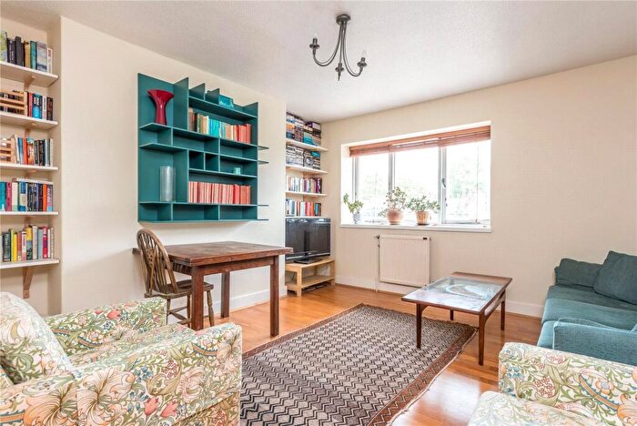 2 Bedroom Apartment To Rent In Rotherfield Street, Canonbury, Islington, London, N1
