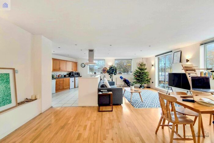 2 Bedroom Flat To Rent In Gunmakers Lane, London, E3