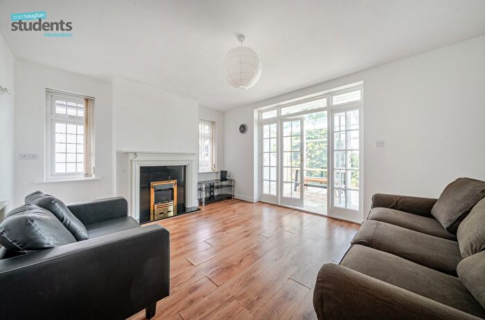 4 Bedroom Bungalow To Rent In Larkfield Way, Brighton, East Sussex, BN1