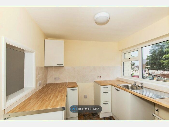 3 Bedroom Flat To Rent In Stella Precinct Seaforth Road, Liverpool, L21