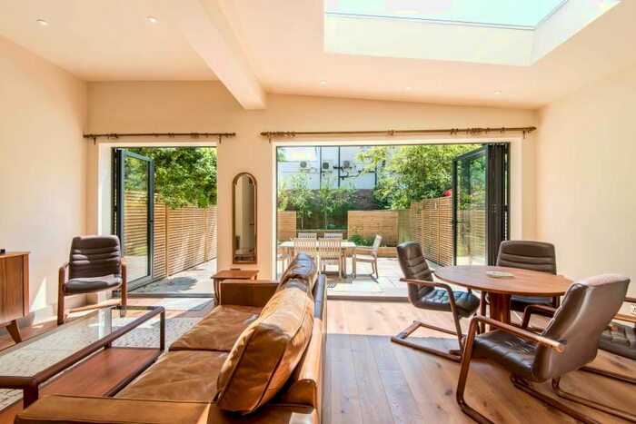 2 Bedroom Flat To Rent In Elgin Avenue, London, W9