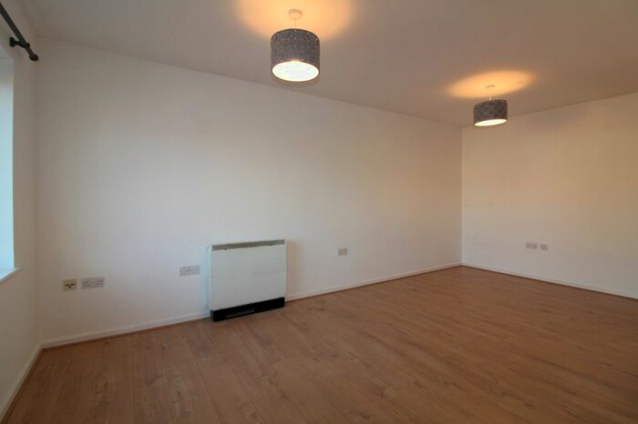 2 Bedroom Flat To Rent In Pentland Close, Edmonton, N9