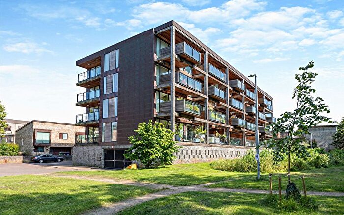 1 Bedroom Flat To Rent In Kingfisher Way, Cambridge, Cambridgeshire, CB2