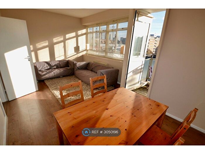 3 Bedroom Flat To Rent In De Quincey House, London, SW1V